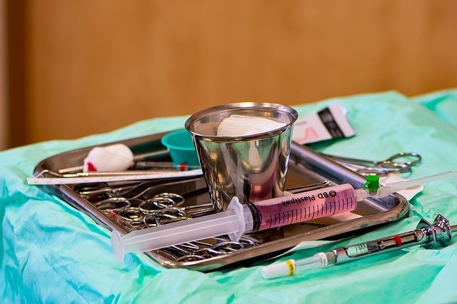 Quels instruments sont utilisés pendant l'anesthésie